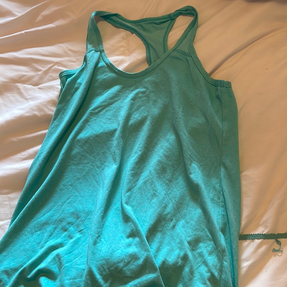 Tank top fits big